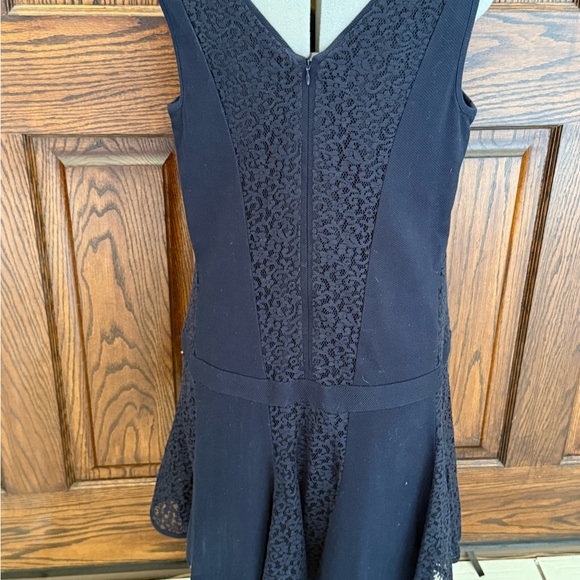 Elegant Blue Lace Dress - Picture 3 of 5